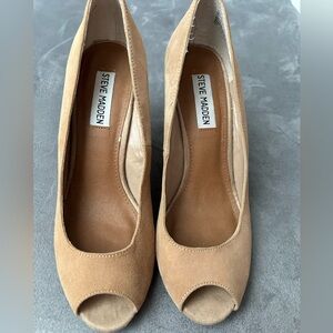 Steve Madden wedge peek toe heel